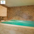 Vale Piscina interior com chuveiros no Spa El Cortijo em Cádiz