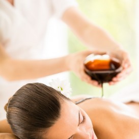Voucher Essential Hot Oils Massage Calm&Luxury Premium Spa