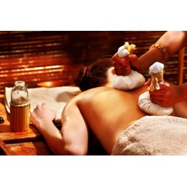 Voucher presente Massagem ayurvédica com pinheiros de grama em Spa Wellness El Cercado