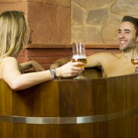 Voucher presente Circuito Premium em sala privada para casais Beer Spa Granada