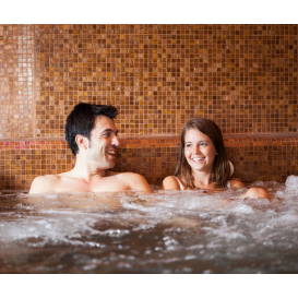 Voucher presente promoção Circuito Dusch e Massagem com Serviço de Chá para Casal em Granada Five Senses Spa