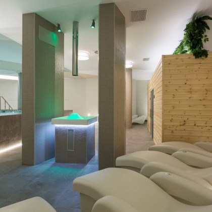 Present One Night at the Hotel Relax Circuit Experience Odeon Ferrol Spa