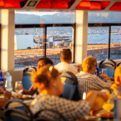 Voucher Boat trip on the mussel route in the Vigo estuary with Piratas de Nabia