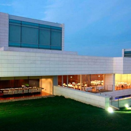 Romantic getaway with luxury spa and 5* details in quiet surroundings of Lleida