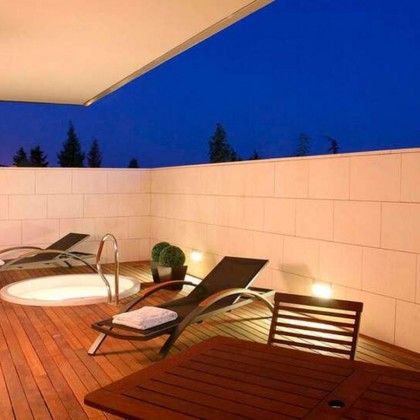 Romantic getaway with luxury spa and 5* details in quiet surroundings of Lleida