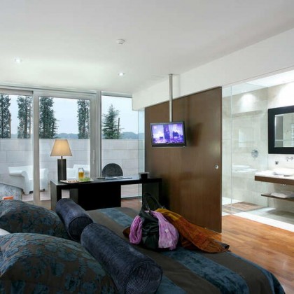 Romantic getaway with luxury spa and 5* details in quiet surroundings of Lleida