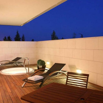 Romantic getaway with luxury spa and 5* details in quiet surroundings of Lleida