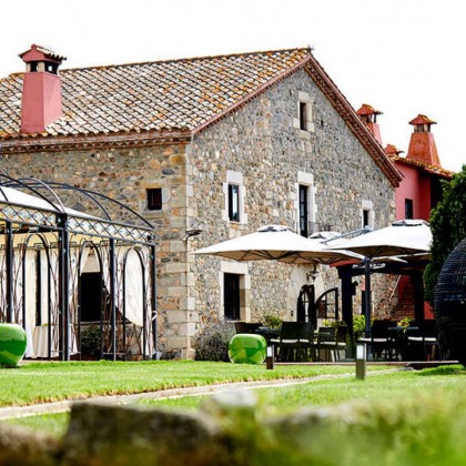 Romantic Getaway: Dinner, Spa and Details at Mas Tapiolas