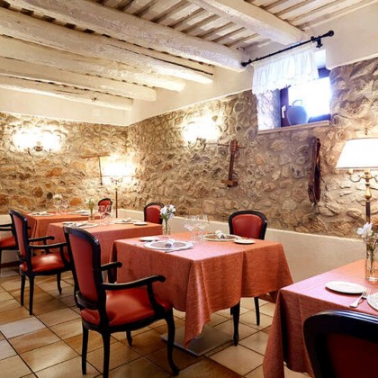 Romantic Getaway: Dinner, Spa and Details at Mas Tapiolas