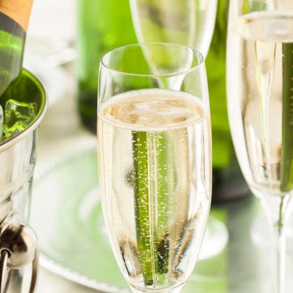 Escapada Romántica: Cena, Spa y Detalles en Mas Tapiolas
