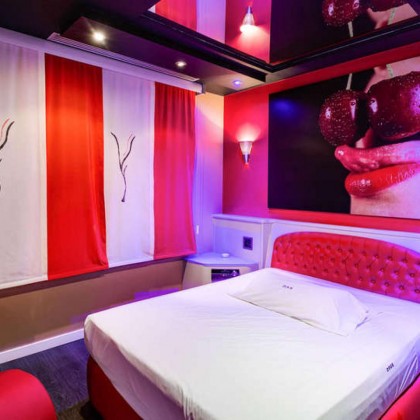 Romanticismo con cena y bañera hidromasaje en Alcalá de Henares (Adults Only)