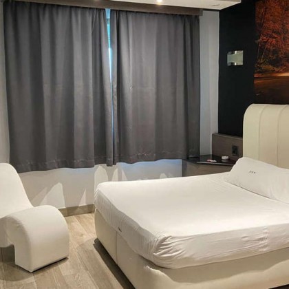 Romanticismo con cena y bañera hidromasaje en Alcalá de Henares (Adults Only)