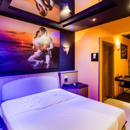 Romanticismo con cena y bañera hidromasaje en Alcalá de Henares (Adults Only)