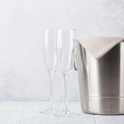 Luxury and romanticism in Suite with Hydromassage Bathtub, Love Box and Champagne