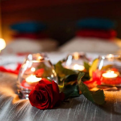 Luxury and romanticism in Suite with Hydromassage Bathtub, Love Box and Champagne
