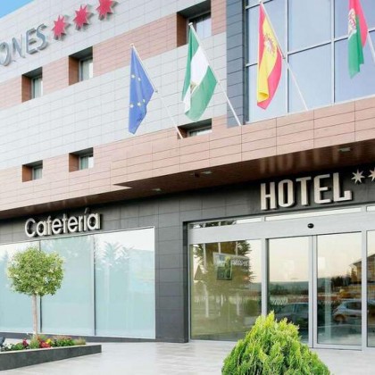 Hotel 4 estrellas en Santa Fe, a un paso de Granada