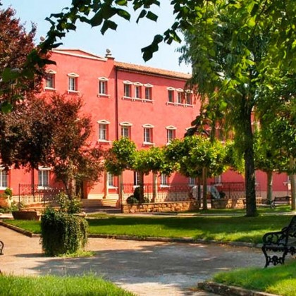 VIP getaway with wine tasting at Marqués de Cáceres winery