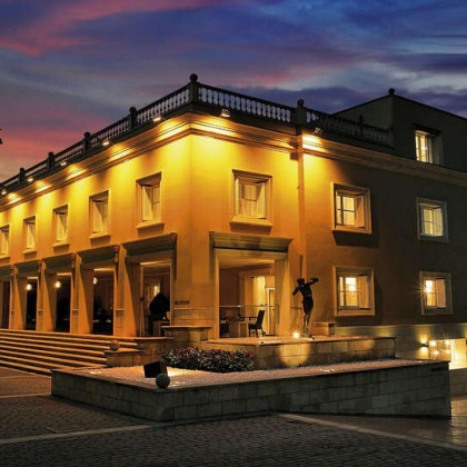 VIP getaway with wine tasting at Marqués de Cáceres winery
