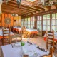 Escapadela relaxante com spa privado e garrafa de cava num quarto com hidromassagem.