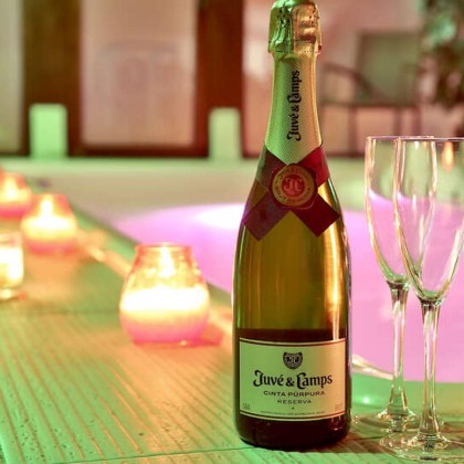 Escapada Relax con Spa privado y botella de cava en habitación con hidromasaje