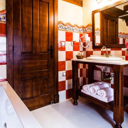 Escapada Relax con Spa privado y botella de cava en habitación con hidromasaje