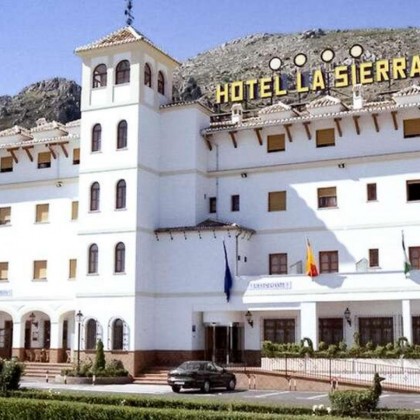 Romantic Getaway with dinner and private jacuzzi in Suite near Antequera
