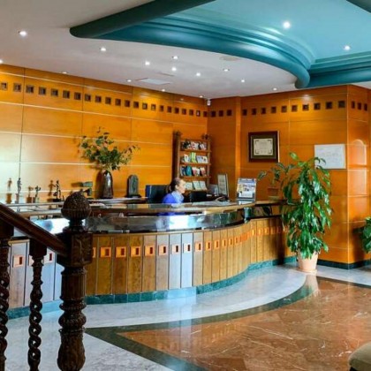 Romantic Getaway with dinner and private jacuzzi in Suite near Antequera
