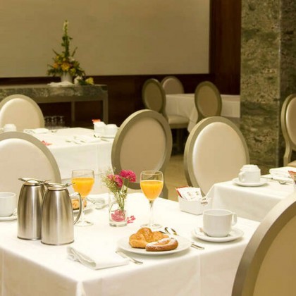 Escapada romántica en Santiago de Compostela con cava, bombones y salida tardía