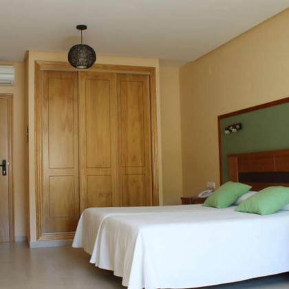 Getaway with a typical regional dinner in the Sierra de Aracena, Huelva
