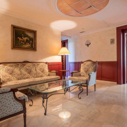 Romanticism with whirlpool bath and bottle of cava in Chinchón