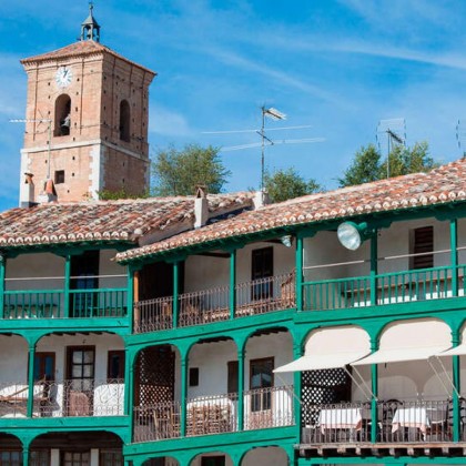 Romanticismo con bañera de hidromasaje y botella de cava en Chinchón