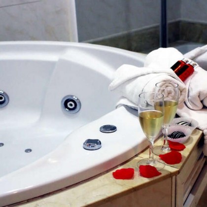 Escapada in love en suite superior con bañera de hidromasaje privada y cava