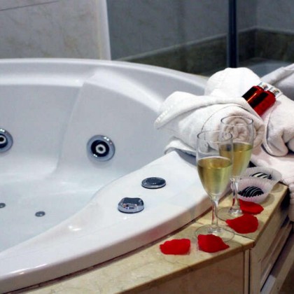 Escapada in love en suite superior con bañera de hidromasaje privada y cava