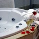 Fuja apaixonado numa suite superior com banheira de hidromassagem privada e champanhe