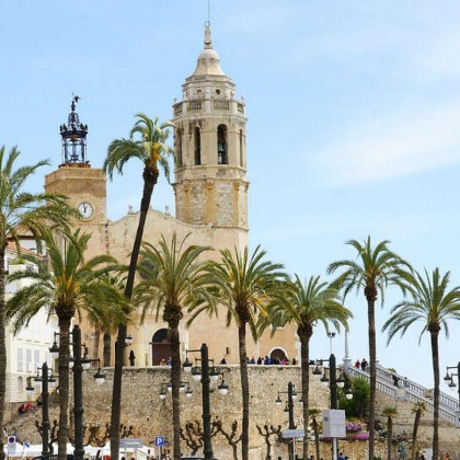 Romantic getaway with Lovebox on the seafront in Sitges