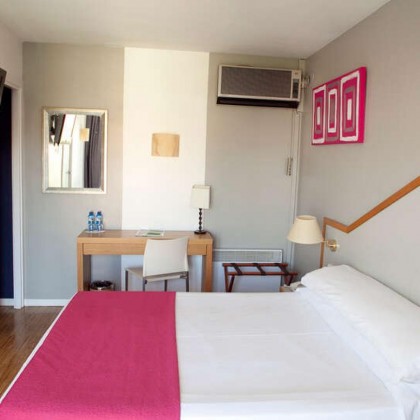 Romantic getaway with Lovebox on the seafront in Sitges
