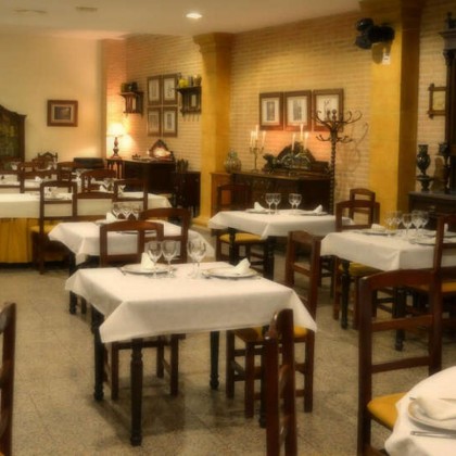Don Quixote Route: dinner, wine cellar, bottle of cava and orientation Lagunas de Ruidera (from 2 nights)