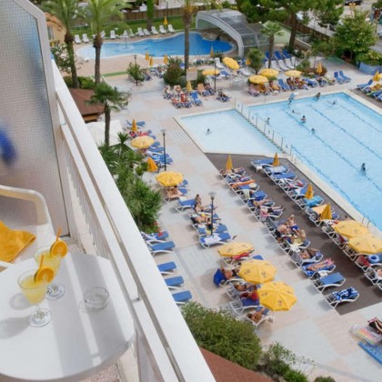 Total relaxation in Lloret de Mar: with full board, access to the spa and more