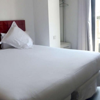 Escapadinha hotel ao lado da Plaza Mayor no quarto com varanda