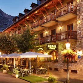 Escapada con vino Somontano y tapa en Benasque