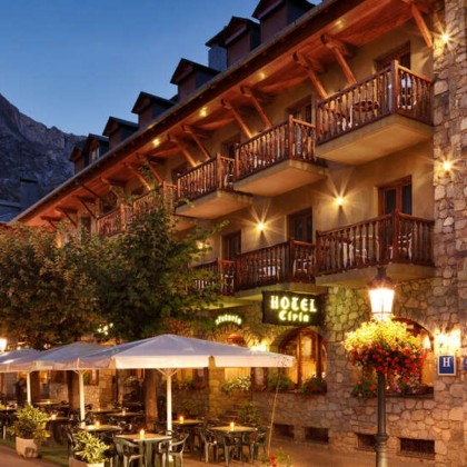 Escapada con vino Somontano y tapa en Benasque