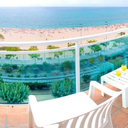 Discover Calella with half board and spa in a beachfront hotel