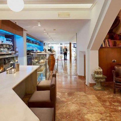 Discover the beautiful city of Avilés with breakfast included.
