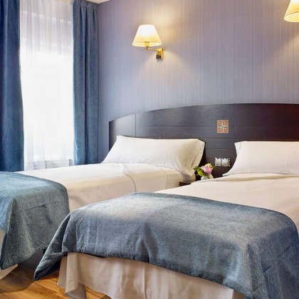 Discover the beautiful city of Avilés with breakfast included.