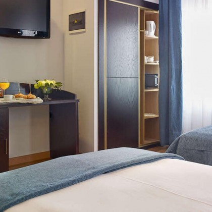 Discover the beautiful city of Avilés with breakfast included.
