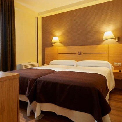 Discover the beautiful city of Avilés with breakfast included.