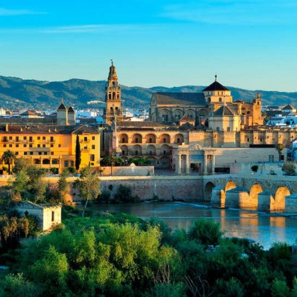 Offer in Cordoba with breakfast, swimming pool and parking included.