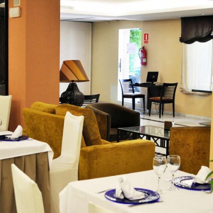 Offer in Cordoba with breakfast, swimming pool and parking included.