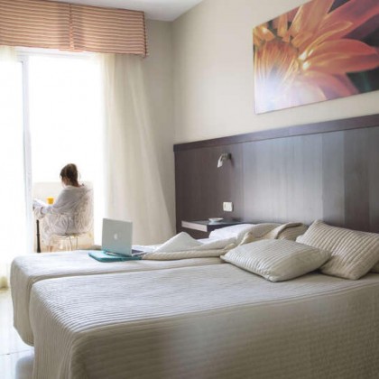 Offer in Cordoba with breakfast, swimming pool and parking included.