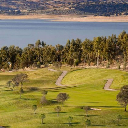 Luxury getaway on the unusual island of Valdecañas with breakfast included, close to the Nature Reserve